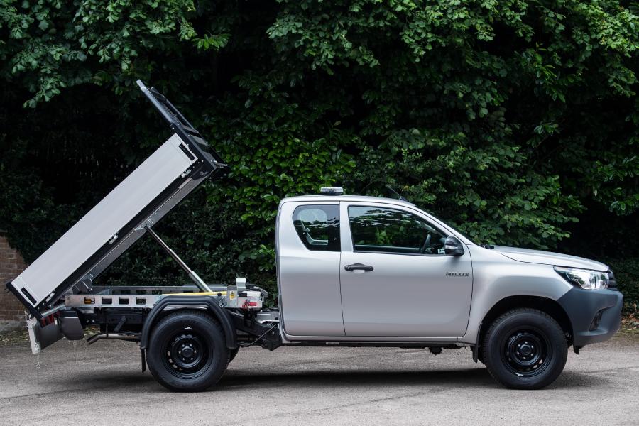  Toyota Hilux Xtra Cab Tipper 2017 года  (UK) (фото 11 из 15)